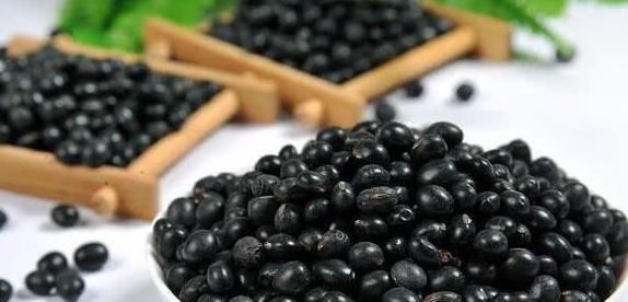 白發別再染黑,學會這4招,頭發變白,一年省下不少錢