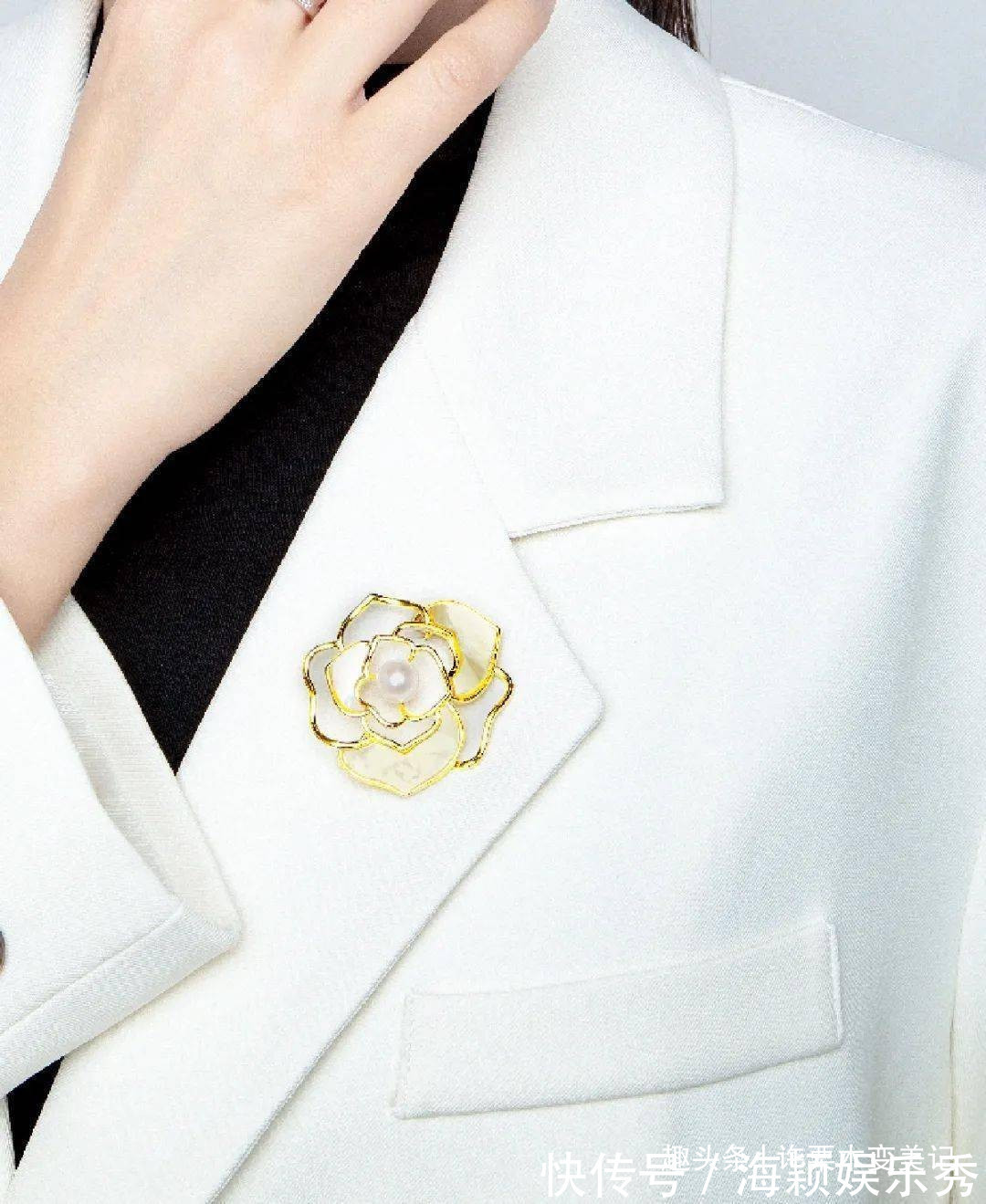 珍珠项链 女人过了45岁,建议少戴这4种“首饰”,显廉价不说还没气质