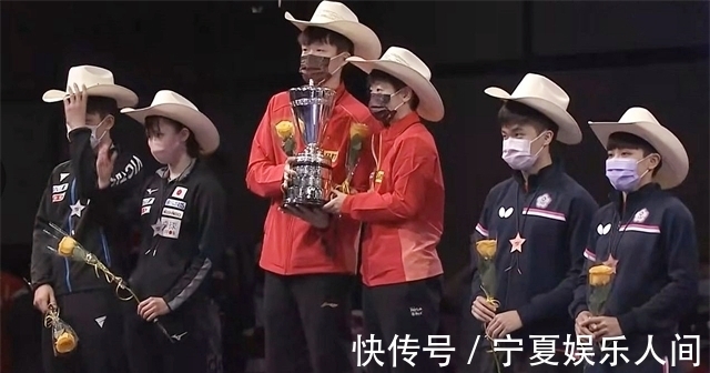 混双|混双8人获奖7个是华人!播放我国国歌时,张本智和第一个脱帽致敬