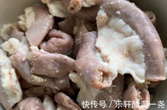 瘦肉冬瓜汤|制作粉肠瘦肉冬瓜汤，用到的材料很简单，很快就能做好
