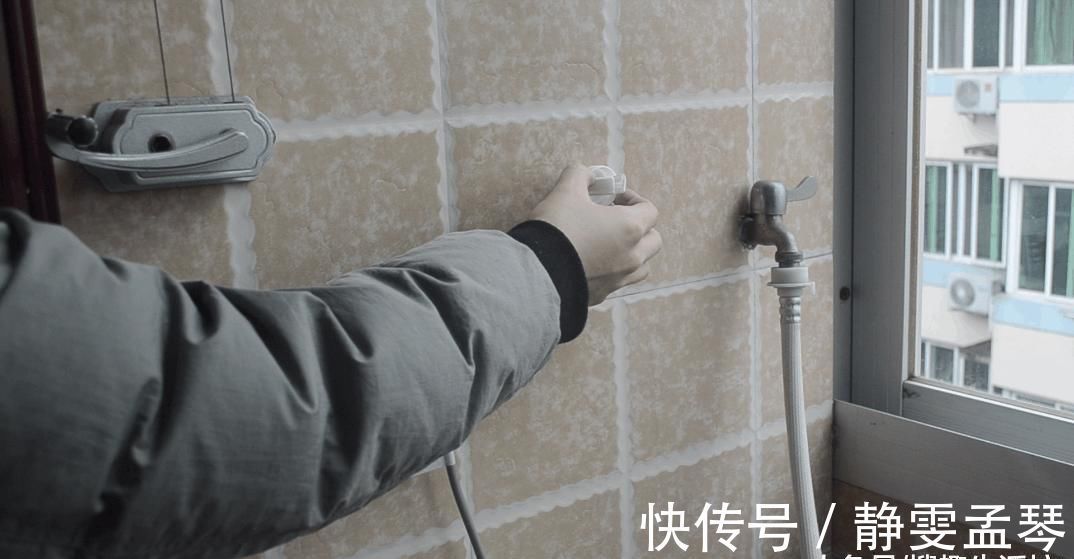 阳台|塑料瓶盖别再丢了, 改造一下, 放在阳台上有大用处, 看完赶紧试试