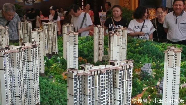 真的爱你|房产证上的名字怎么写？专家：尽量别“同时”写夫妻双方的名字