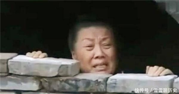 阅世编|“瓦罐坟”到底有多残忍?子女把老人送进坟墓,每送一餐就填一块砖