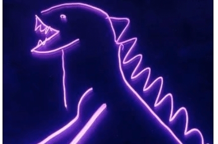 哥斯拉#美术生大神用荧光笔画哥斯拉,以为是个青铜,关灯后相当惊艳!