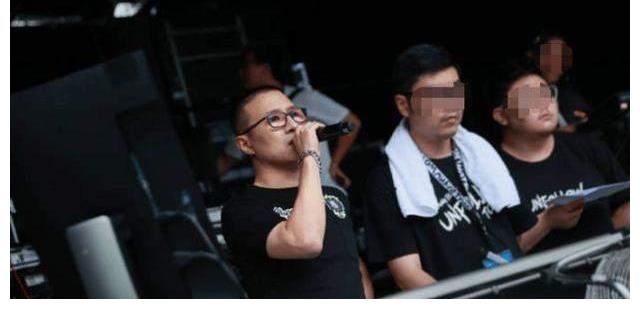 蘇州|汪峰蘇州演唱會，章子怡攜女兒冒雨觀看，汪峰臺上深情告白