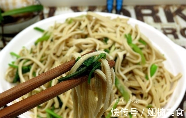 明儿|天热，晚餐就把它当做主食，健康营养，饱腹不易长肉，女人要常吃