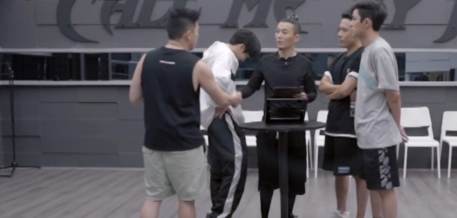 敖犬|《哥哥》一公到五公，共淘汰了9人，有人是意難平，有人一路躺贏