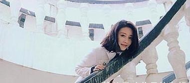 她是非誠勿擾最美女觀眾，卻因為鏡頭不經(jīng)意一掃，進(jìn)入了演藝圈