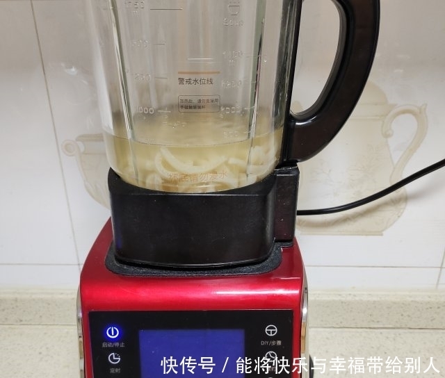 火龙果汁皮冻,口感筋道Q弹、颜色赏心悦目