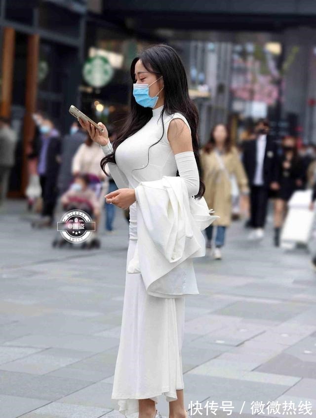 清新感 独特优雅的连衣裙装扮简约不失高端,唯美清新感十足,休闲俏皮!