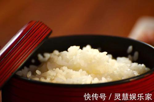 膳食纤维|小米粥喝错了，堪比直接喝“糖水”糖尿病人熬小米粥，不要犯错