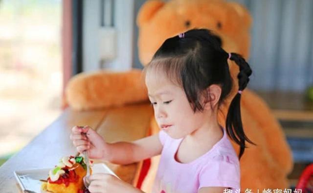 膨化食品|医生提醒这东西给娃吃一口,相当于吃了5个“塑料袋”,别喂了