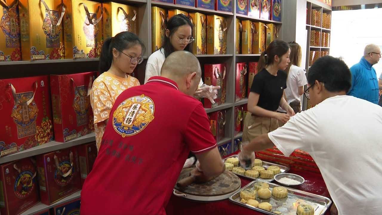 王瑶|体验非遗手工月饼 感受传统文化