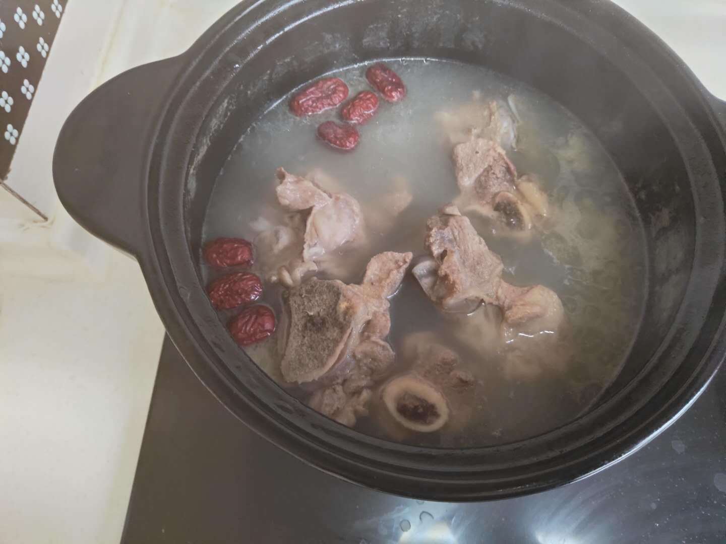 无论炖什么骨头汤，最忌直接加水，多加这1步，汤汁更香更浓白！