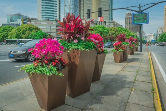 鲜花为笔，画出“五一”花瀑！浦东这些地标变“花境”，个个出片！