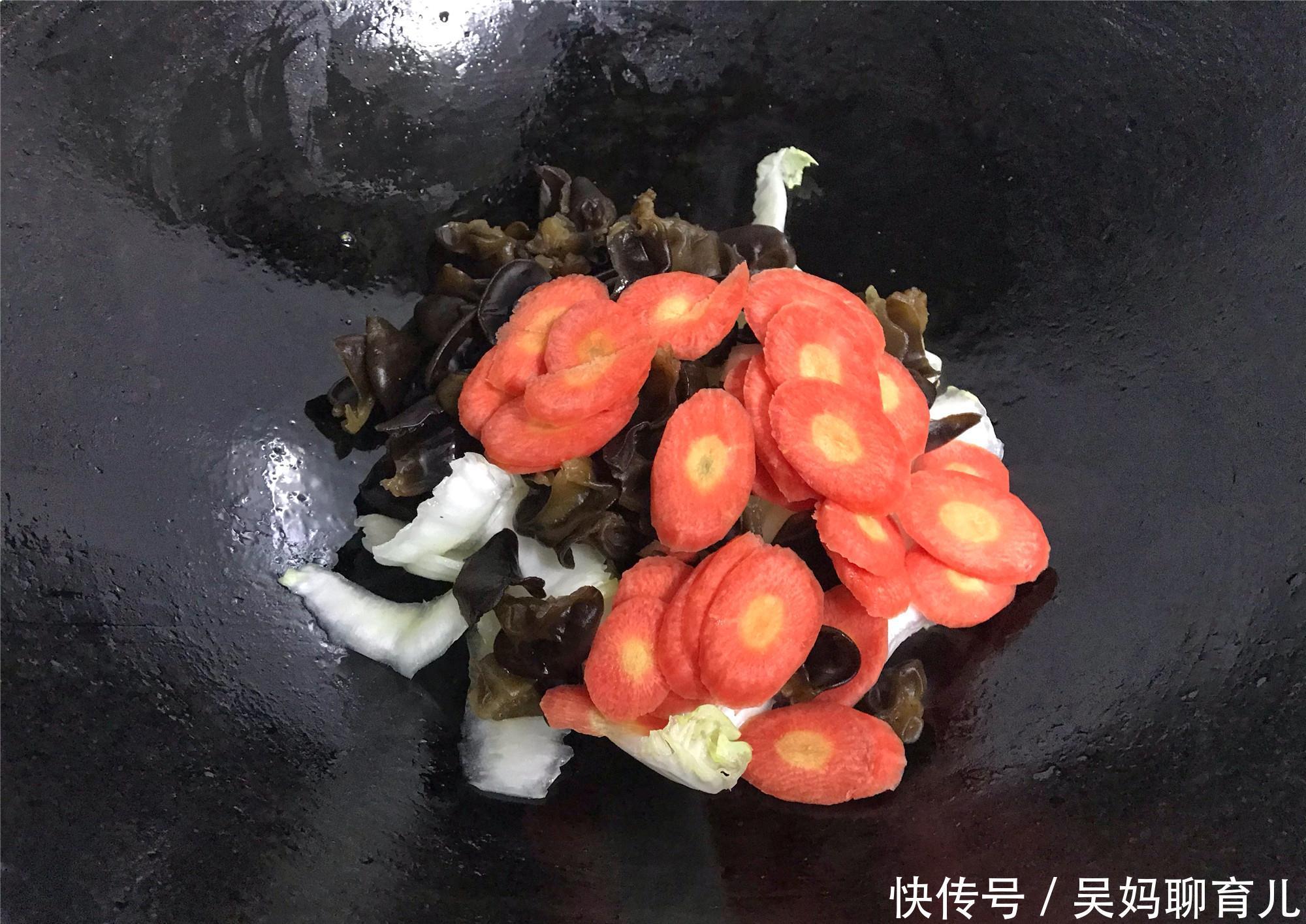 清洗干净|白菜学会此做法,比炖肉还好吃,鲜美营养又简单,上桌连汤都不剩