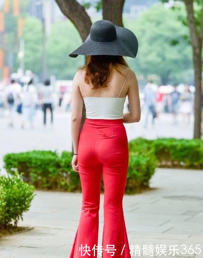 街拍肉肉女孩的复古搭配，穿出东方女性独特的美！