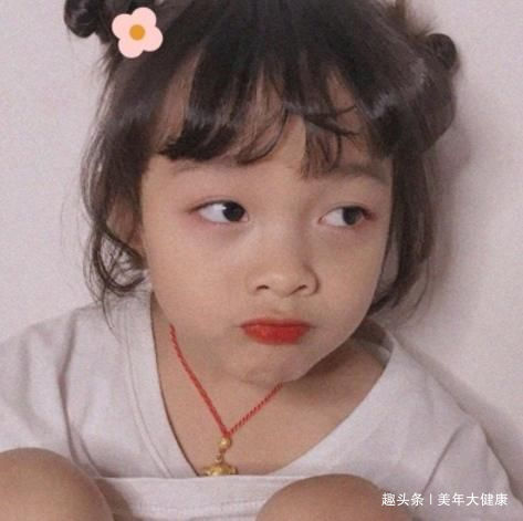 初潮|女孩子几岁“来月经”算合格医生“这岁数”才正常,请别忽视