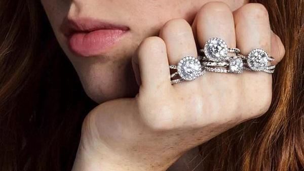 花片|在不增加支出的情况下,6种让钻戒更显大的方法