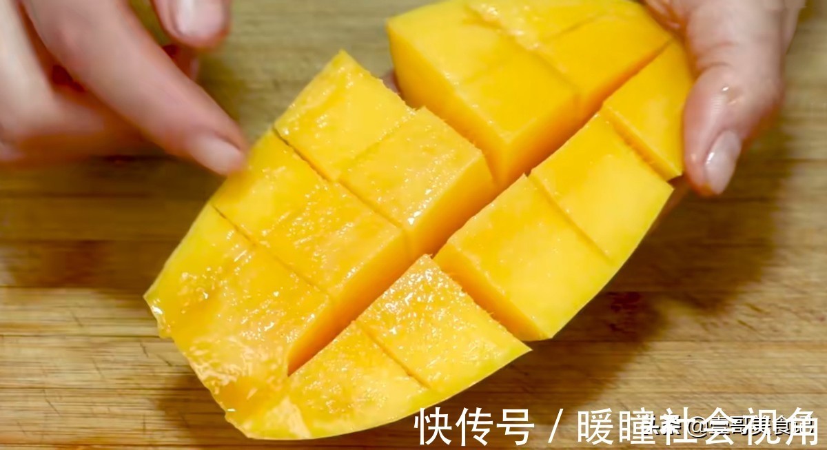 果肉|今天才知道，原来剥芒果这么简单，只需一根筷子，不脏手不流汁