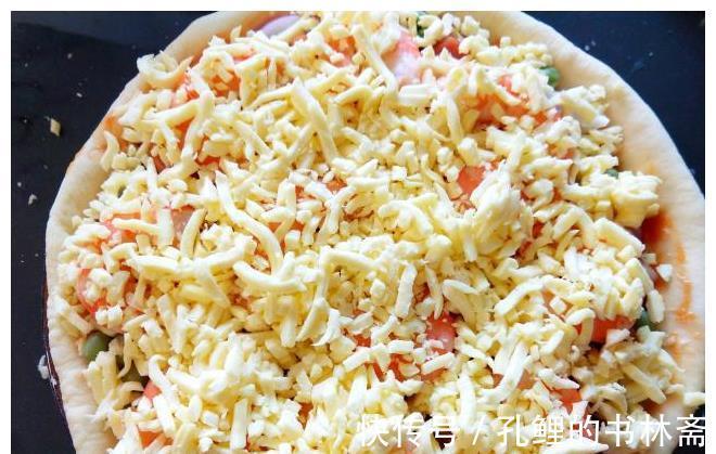 披萨饼|一家四口的早餐,吃披萨最过瘾,有肉有菜还有饼,老公孩子抢着吃