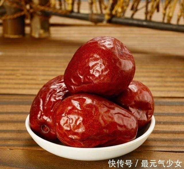 女人千万别嫌弃它丑！每天吃一点，皮肤细腻更有弹性