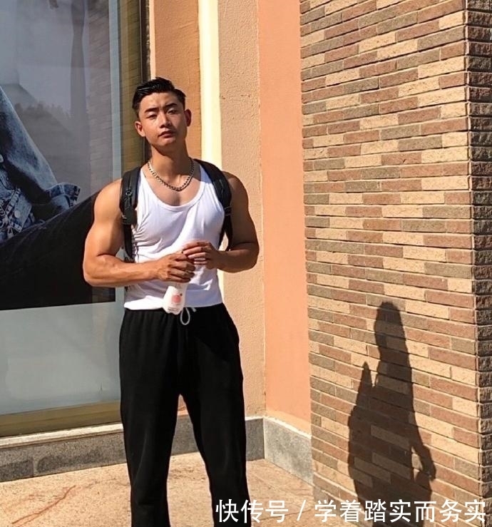 学霸|四川师范大学肌肉学霸,24岁健壮大长腿,这霸气麒麟臂胸肌也太可了!