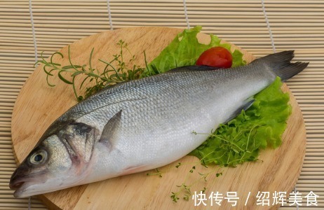 鱼身|买鲈鱼,不要只看大小来挑选!记得看这3点,选的鲈鱼又嫩又新鲜