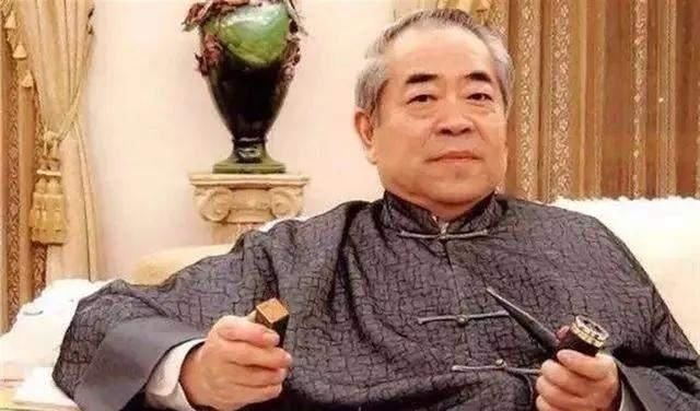 画作#82岁范曾与96岁黄永玉的跨世纪纷争,谁赢了?一幅画看出成败