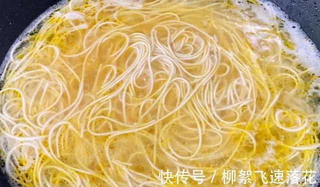 兰州牛肉面|开学了，我家最馋这早餐，简单快速，味鲜营养，连吃3天都不腻！
