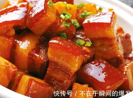 做红烧肉，别再加料酒炖！再加这2料，肉质软烂不油腻，红而透亮