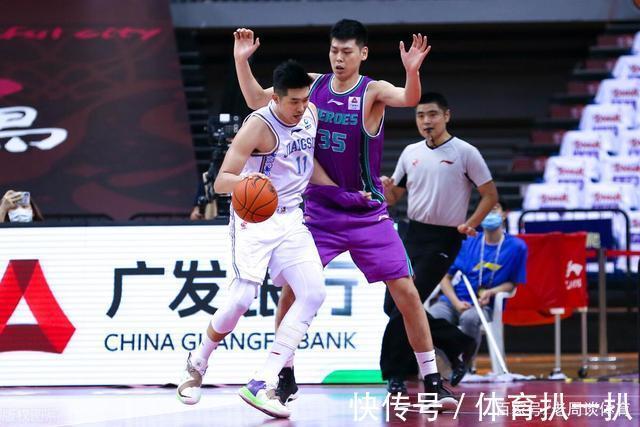 马鑫鑫|宫鲁鸣终于出手,年轻化突然加速,山东男篮正积极配置年轻球员!