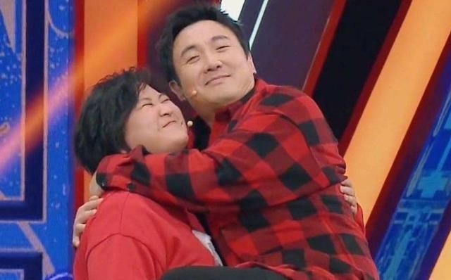 跑男|李晨晒出《跑男》合照,有谁注意郭麒麟的脚,比五位女嘉宾还亮眼