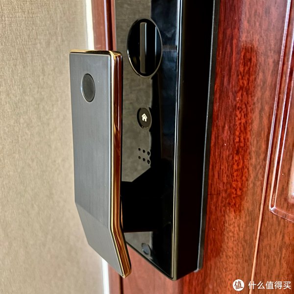 人脸识别|指纹门锁过时了？解放双手的人脸识别智能锁，到家秒开门