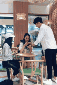 |搞笑GIF趣图:你知道他们是干什么的吗?