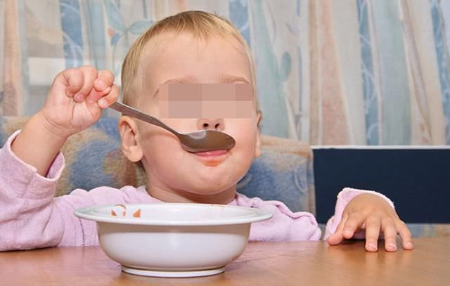 孩子|孩子多大能吃大人饭？世界卫生组织：过了这个年龄，可以开始考虑