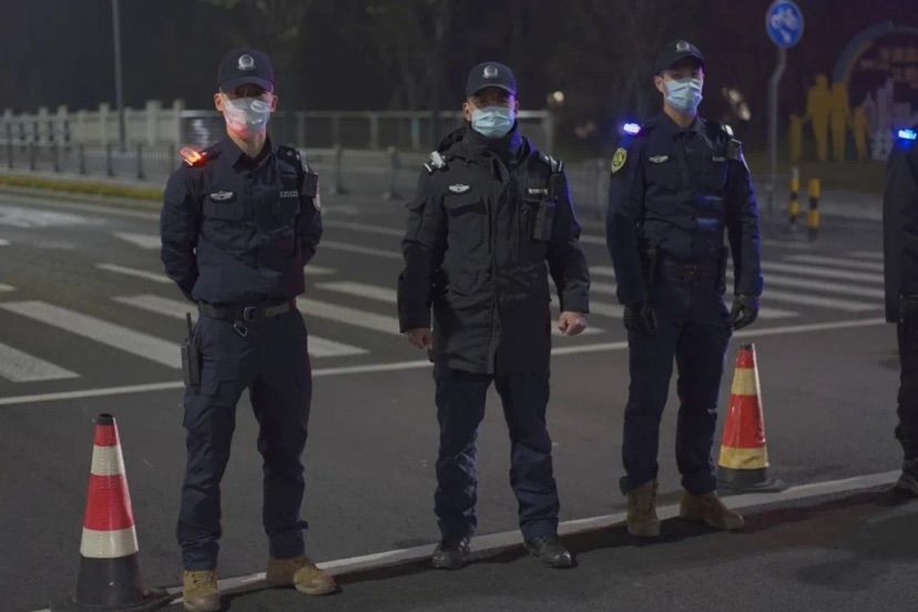 江奇军|2名支援镇海的奉化民辅警在执勤点过了一个的特殊生日……