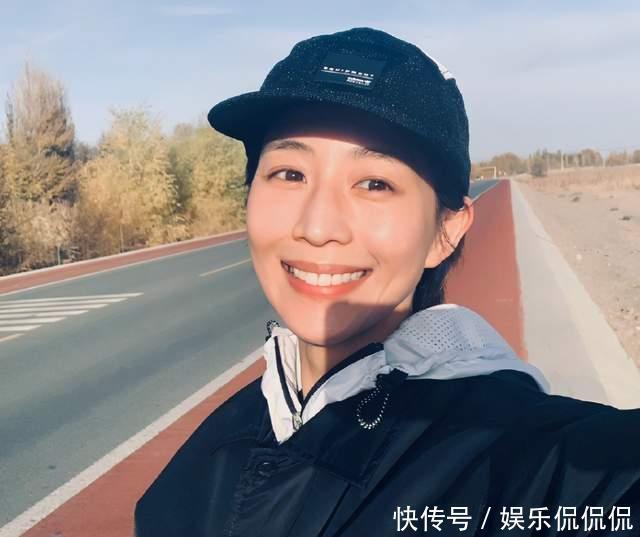 看上去阳光的女生,基本上都有这3个特征,让你比同龄人更显年轻