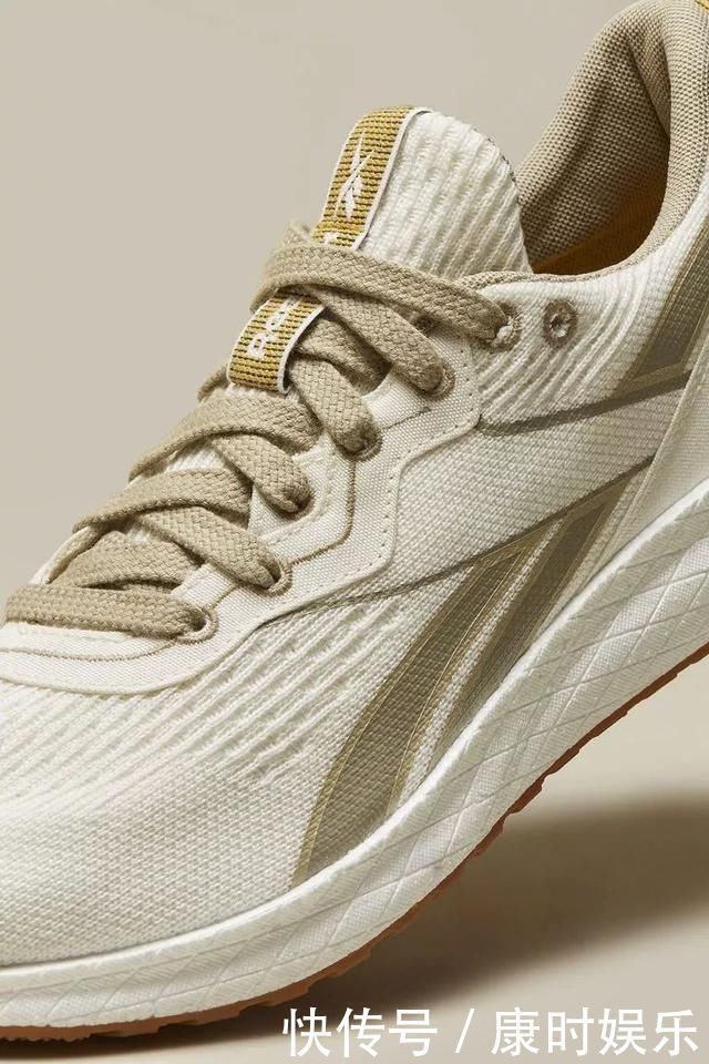 球鞋|球鞋当花瓶,鲜花填充羽绒服时尚界的环保也太香了