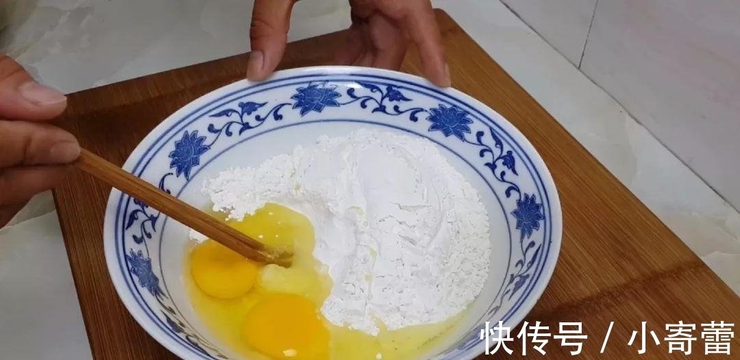 口水|两个鸡蛋, 三勺红糖, 不用发面做出来比糖糕都好吃, 边吃边流口水