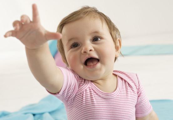 宝宝|如何看待不给婴儿喝水,不把尿等现代育儿观念?