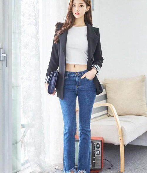 身材|美女穿上牛仔裤！不仅显气质而且更能展现身材，年轻时尚又减龄