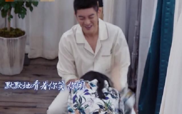 杜江给妻子洗脚,洗完还要亲吻脚丫,霍思燕都忍不住说很“作”