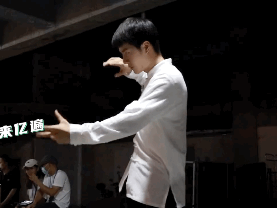 中國功夫|王一博會“舞功”，冠軍秀幕后花絮掉落——國風開燃，剛?cè)岵?
onload=