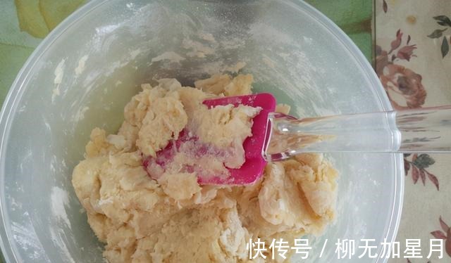 豆沙油酥饼|豆沙油酥饼的做法,甜而不腻,酥脆掉渣,营养美味,一口一个!