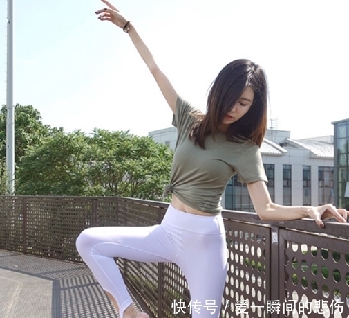 美女|穿打底裤的美女,轻松拥有纤细大长腿,释放着女神唯美的气质