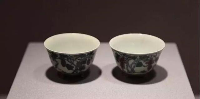 价值连城|7岁女童墓葬中出土的一对价值连城的成化斗彩葡萄纹杯!