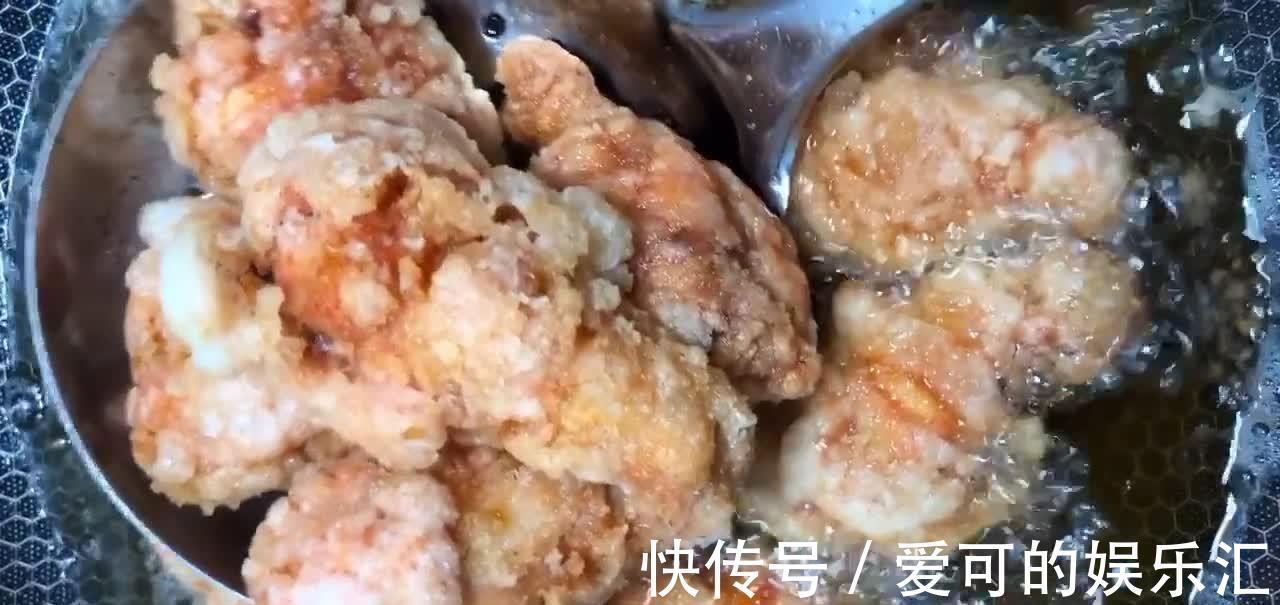 炸鸡翅时,加上2种调味料,外脆里香风味独特,再也不去外头买!