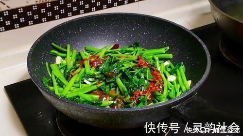 青菜|炒青菜时要牢记“5要点”，炒的青菜叶子翠绿不发黄，又脆又好吃