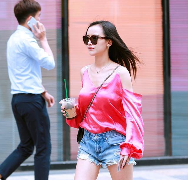 裙装 小姐姐抹胸裙装搭配衬衫外套，时髦性感，妖娆迷人